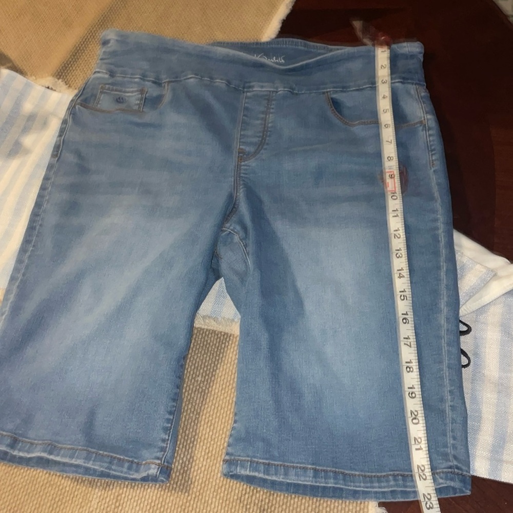 Ladies Bermuda shorts